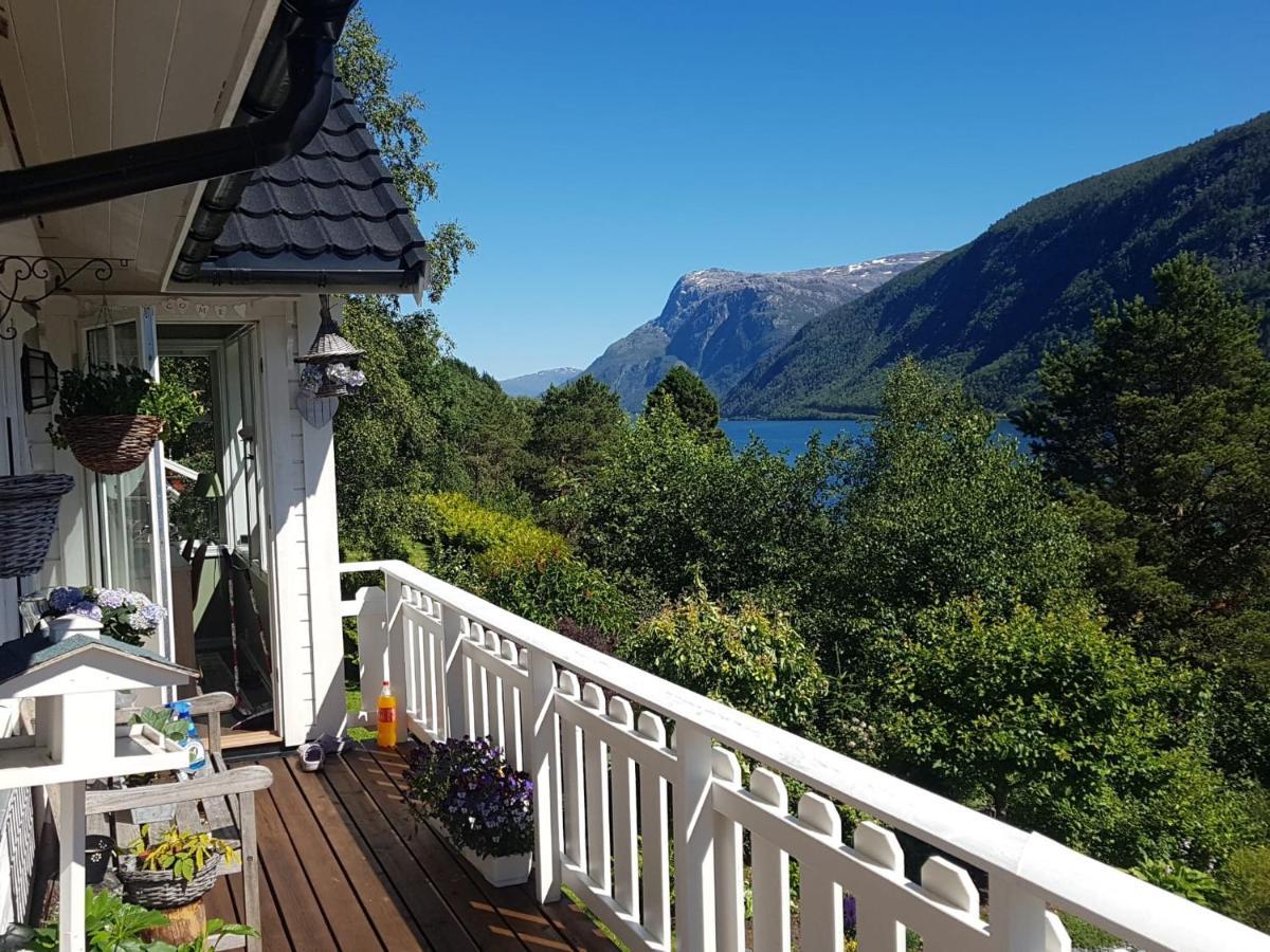 Between Fjord Og Glacier Ålfoten Exterior photo