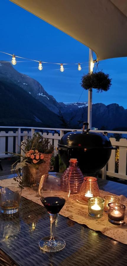 Between Fjord Og Glacier Ålfoten Exterior photo
